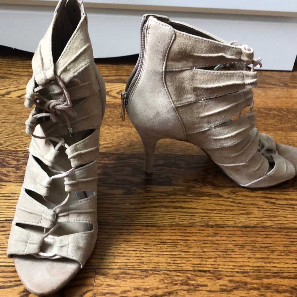 Nude Jessica Simpson Strappy Heels!